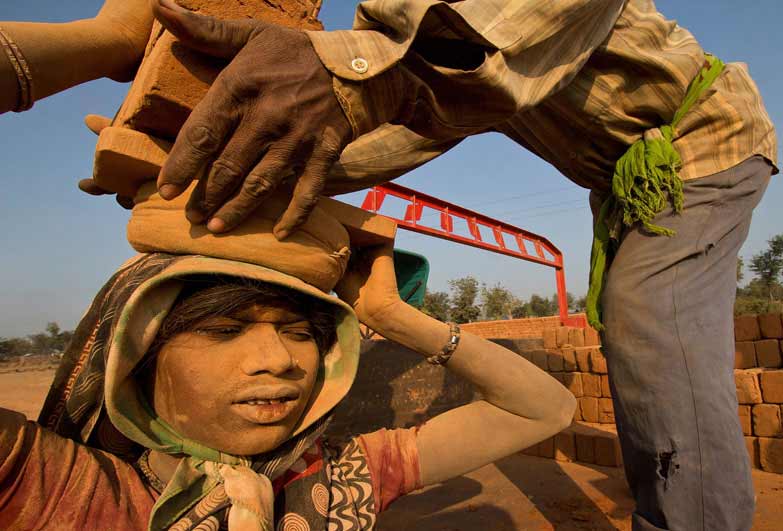 Workers in India brick kilns fall victim of modern slavery