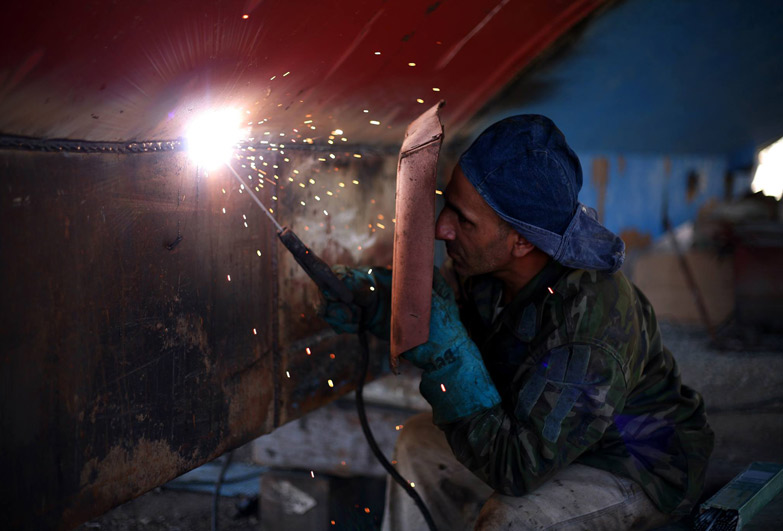 man-welding-banner